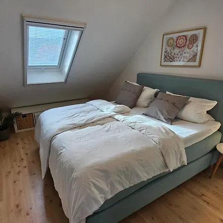 In Zentraler Und Ruhiger Lage Mit Balkon, Fusslaeufig Zur Innenstadt Χάμελν
