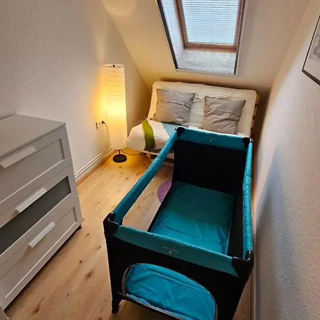 In Zentraler Und Ruhiger Lage Mit Balkon, Fusslaeufig Zur Innenstadt Χάμελν
