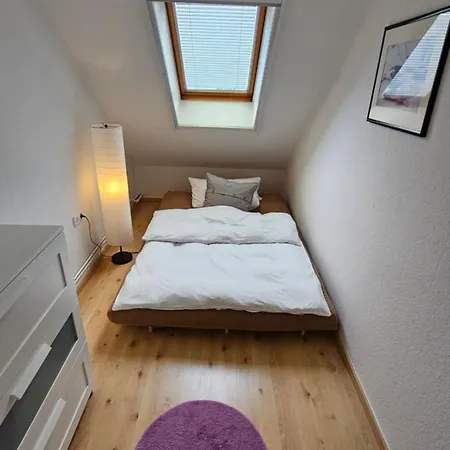 In Zentraler Und Ruhiger Lage Mit Balkon, Fusslaeufig Zur Innenstadt Χάμελν