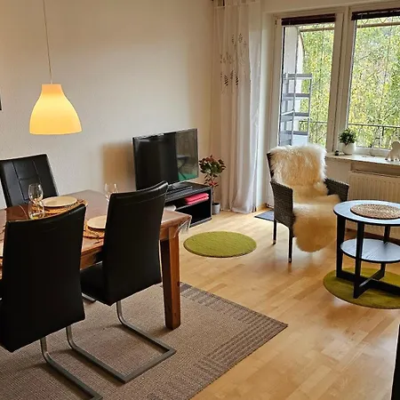 In Zentraler Und Ruhiger Lage Mit Balkon, Fusslaeufig Zur Innenstadt * Χάμελν
