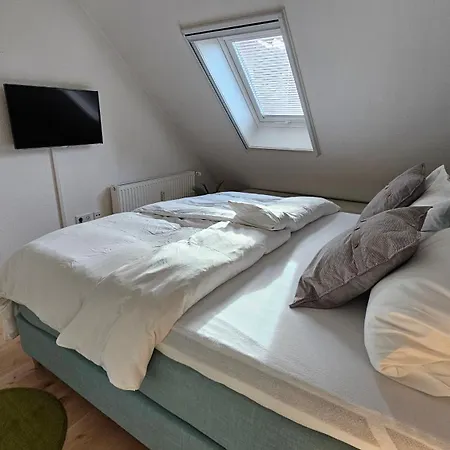 In Zentraler Und Ruhiger Lage Mit Balkon, Fusslaeufig Zur Innenstadt Διαμέρισμα *